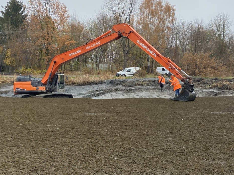 Roboty ziemne, koparka Long, kopanie stawu