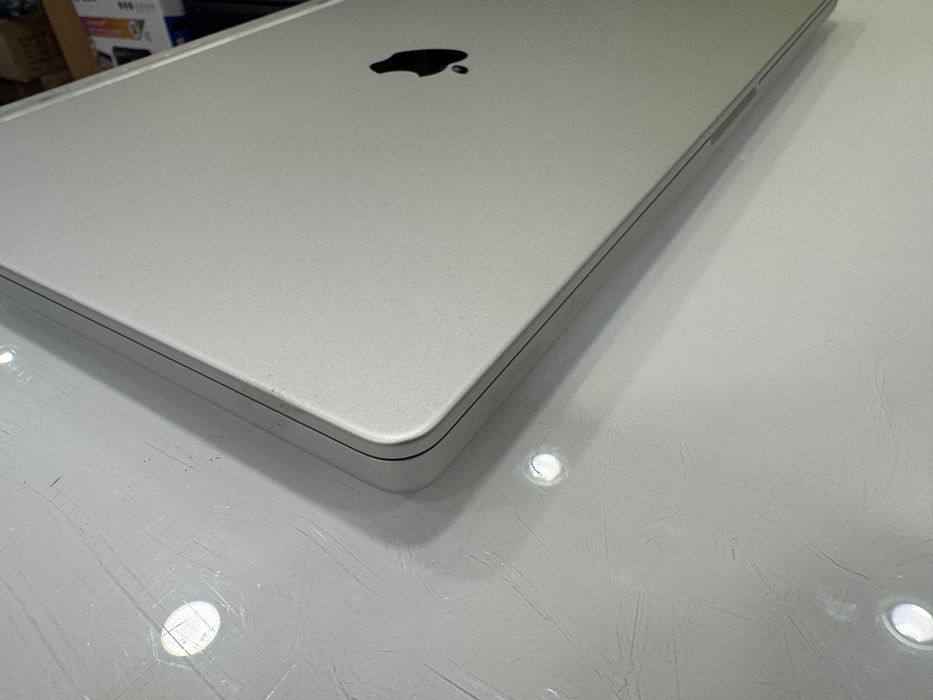 Macbook Pro 16 M1 Pro 16GB 1TB Teclado PT