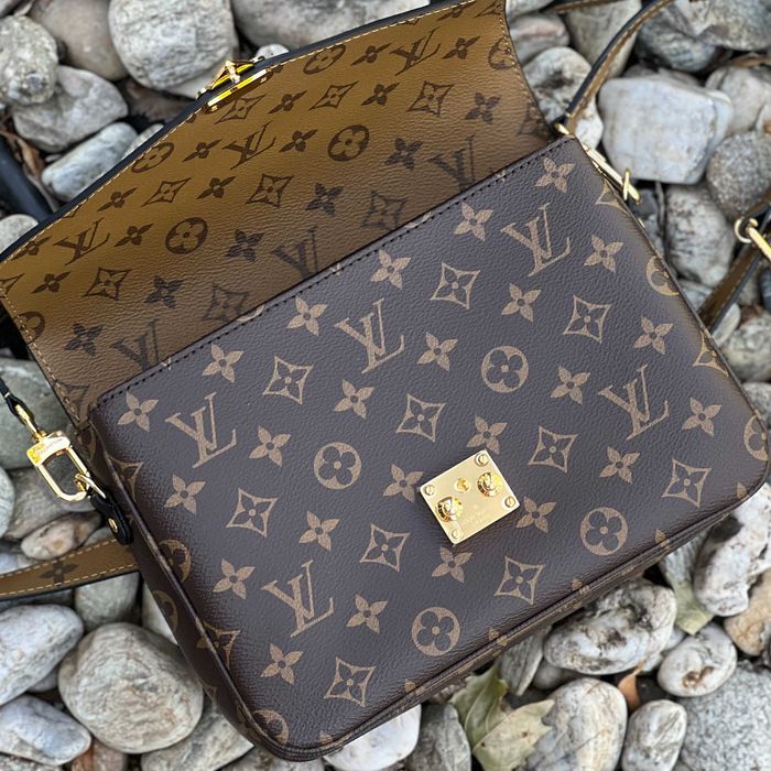 Женская сумка Louis Vuitton Pochette Métis Monogram Reverse