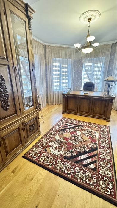 Продаж будинку з ремонтом на околиці міста