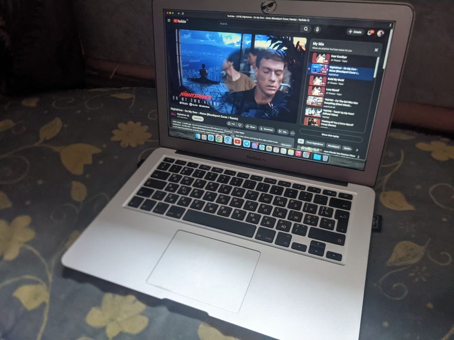 MacBook air 2012 Monterey / i5 4 128