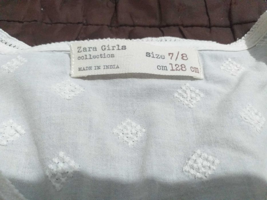Blusinha Branca  com bordados e mangas curtas da ZARA GIRLS 7-8 anos