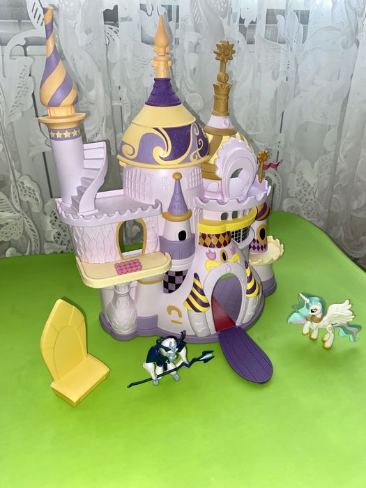 Замок пони Принцессы Селестии Кантерлот My Little Pony Hasbro
