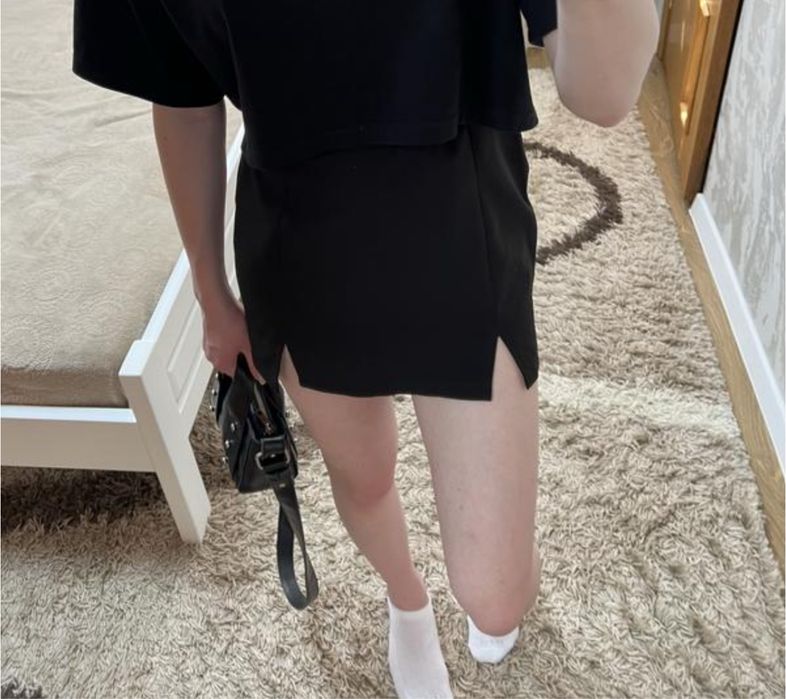 чорна спідниця юбка