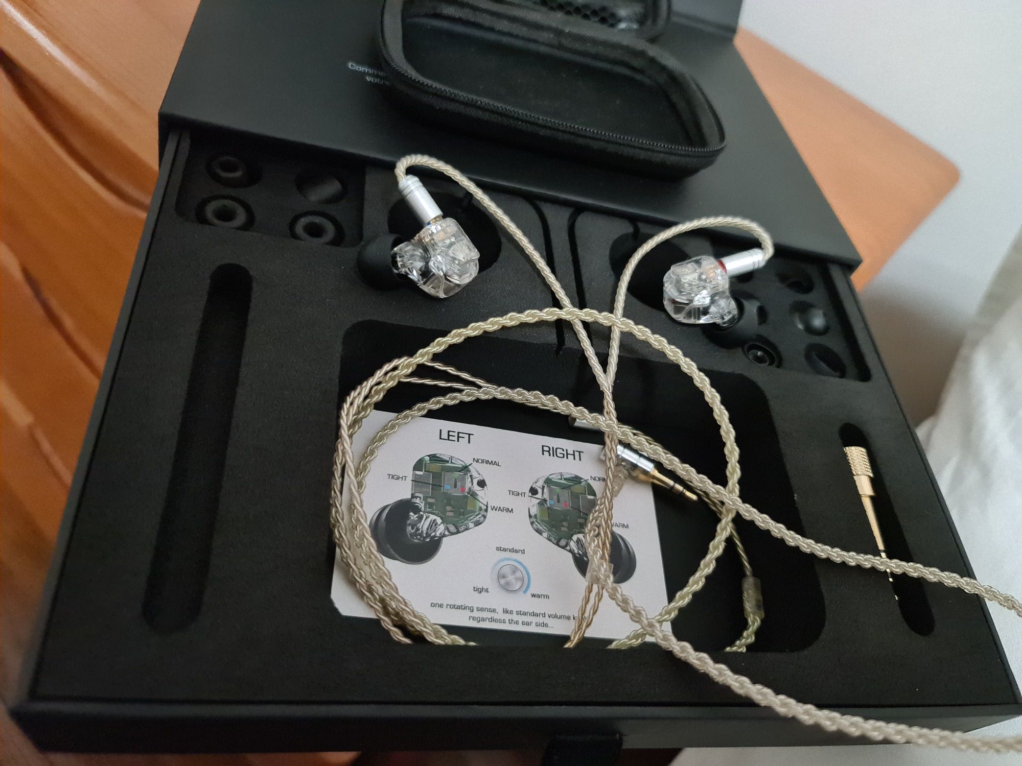 Earsonics Velvet V2 HR in Ears