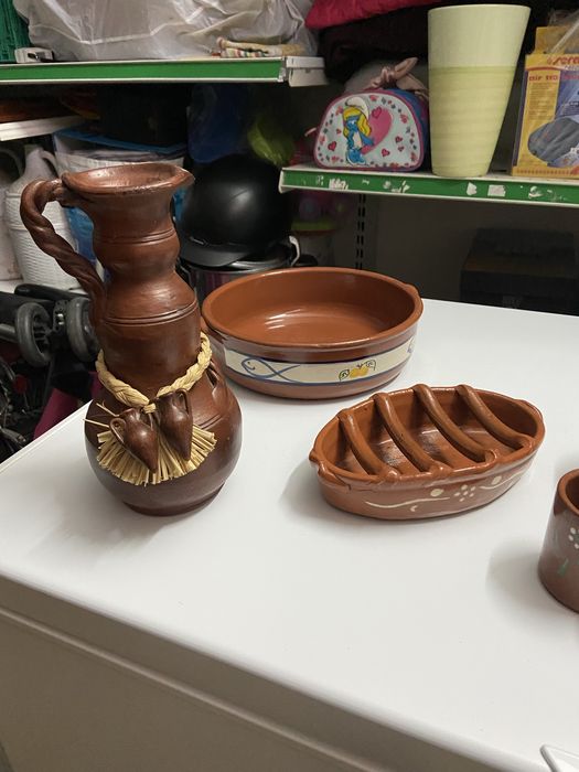 Varias pecas em barro