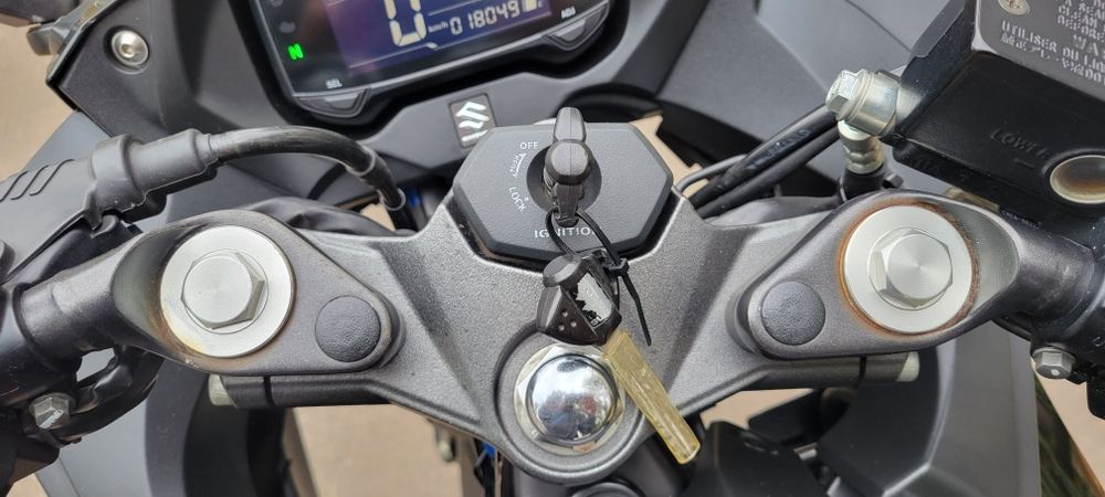 Suzuki GSX 250R, Сузукі GSR мото.