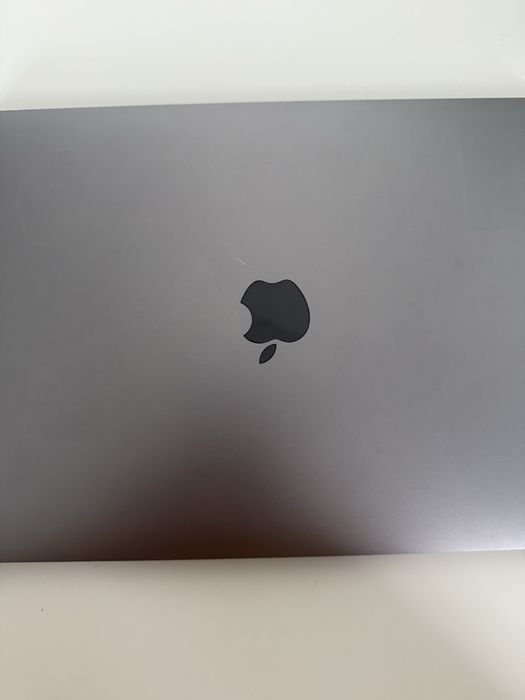 Apple MacBook Pro A1989 16GB 13-inch 2018