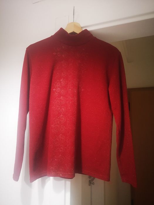 Camisola vermelha com gola