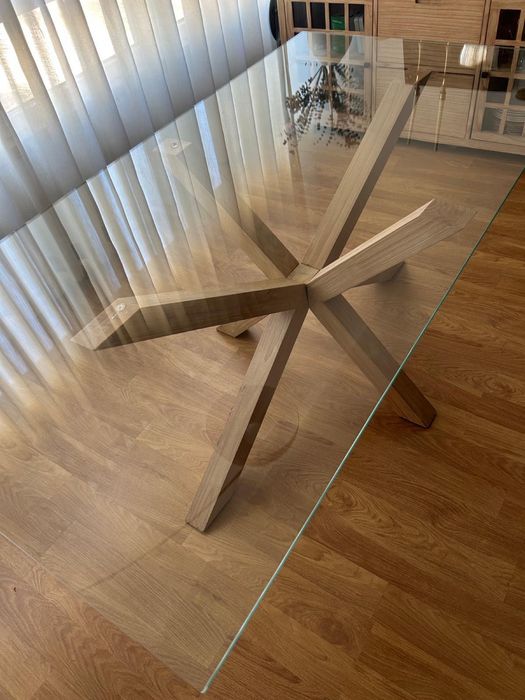 Mesa de jantar com tampo de vidro