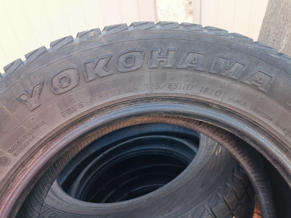 Yokohama 225/65 R17 комплект зимових шин