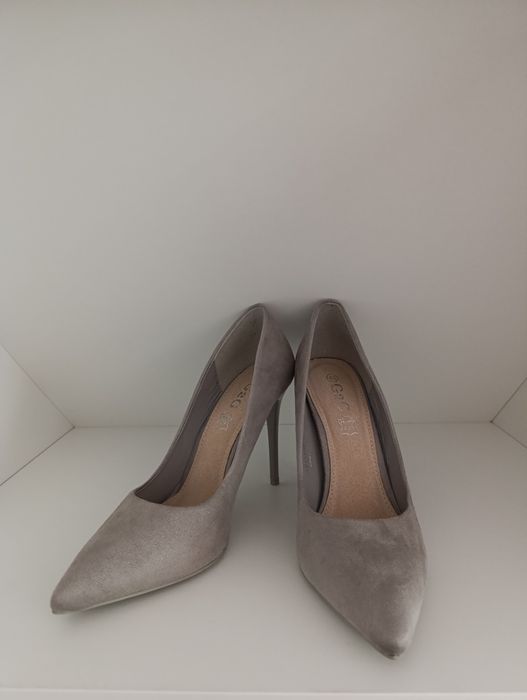 Jasnoszare szpilki zamszowe 40 nowe