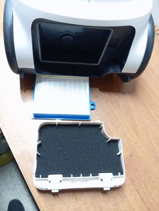 Пылесос мешковый AEG пилосос