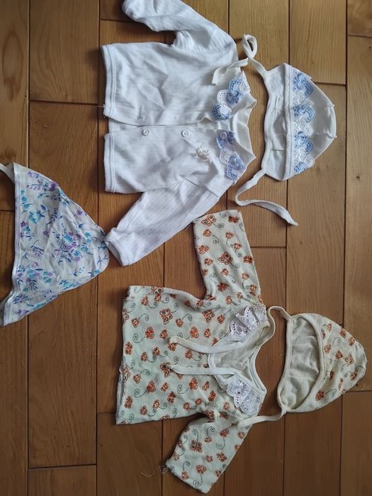 Пакет одягу для дівчинки до року.