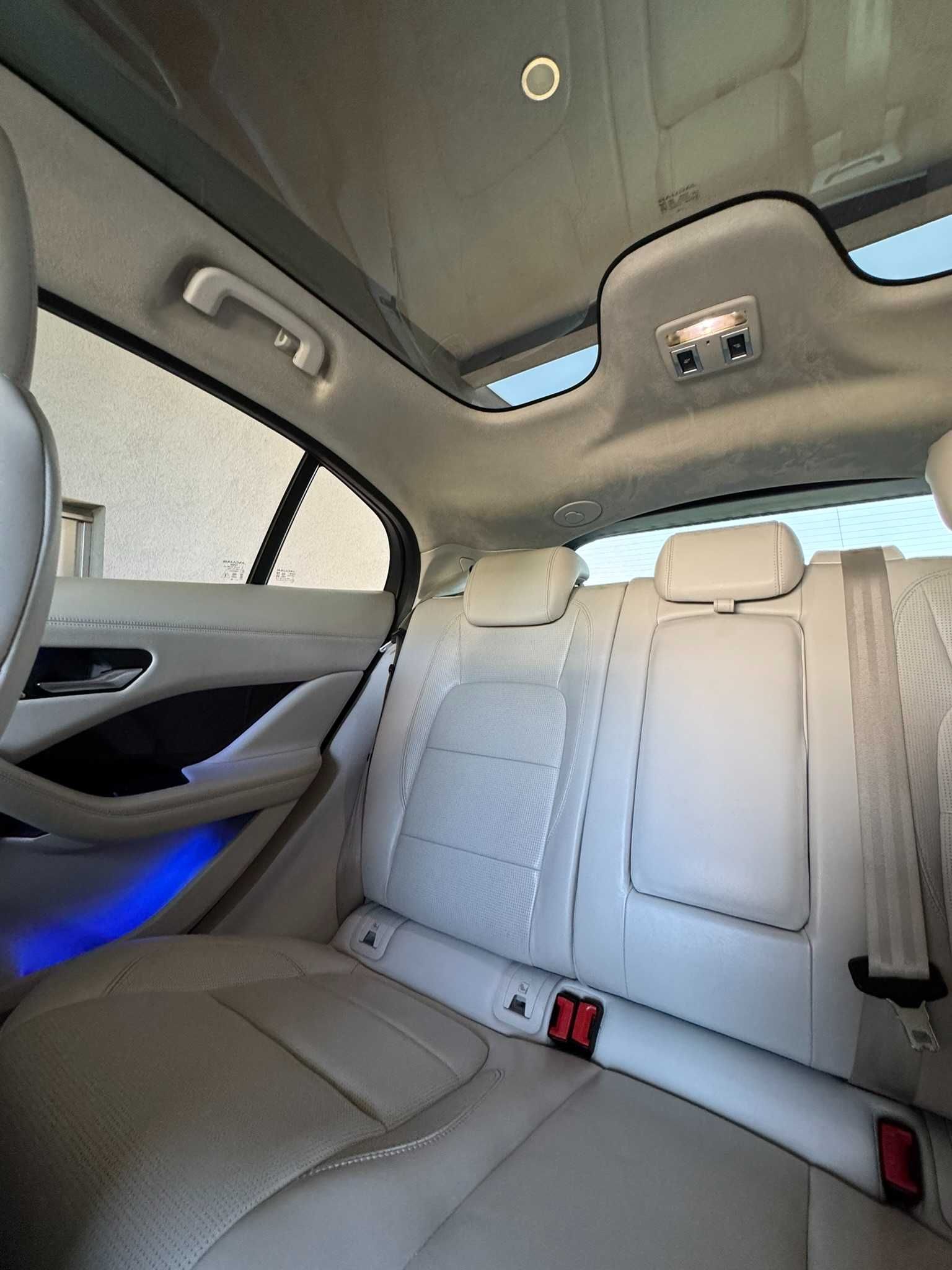 Jaguar I-Pace EV400 HSE