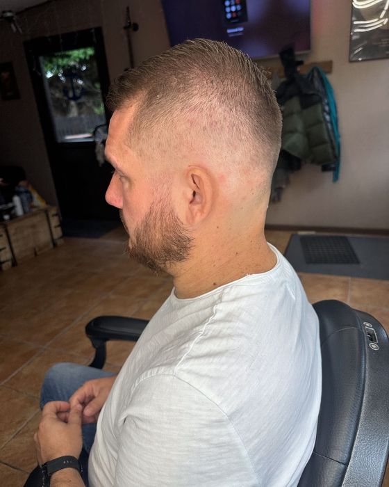 Mobilny Fryzjer Barber z dojazdem do domu Tychy - Faktura Włosa