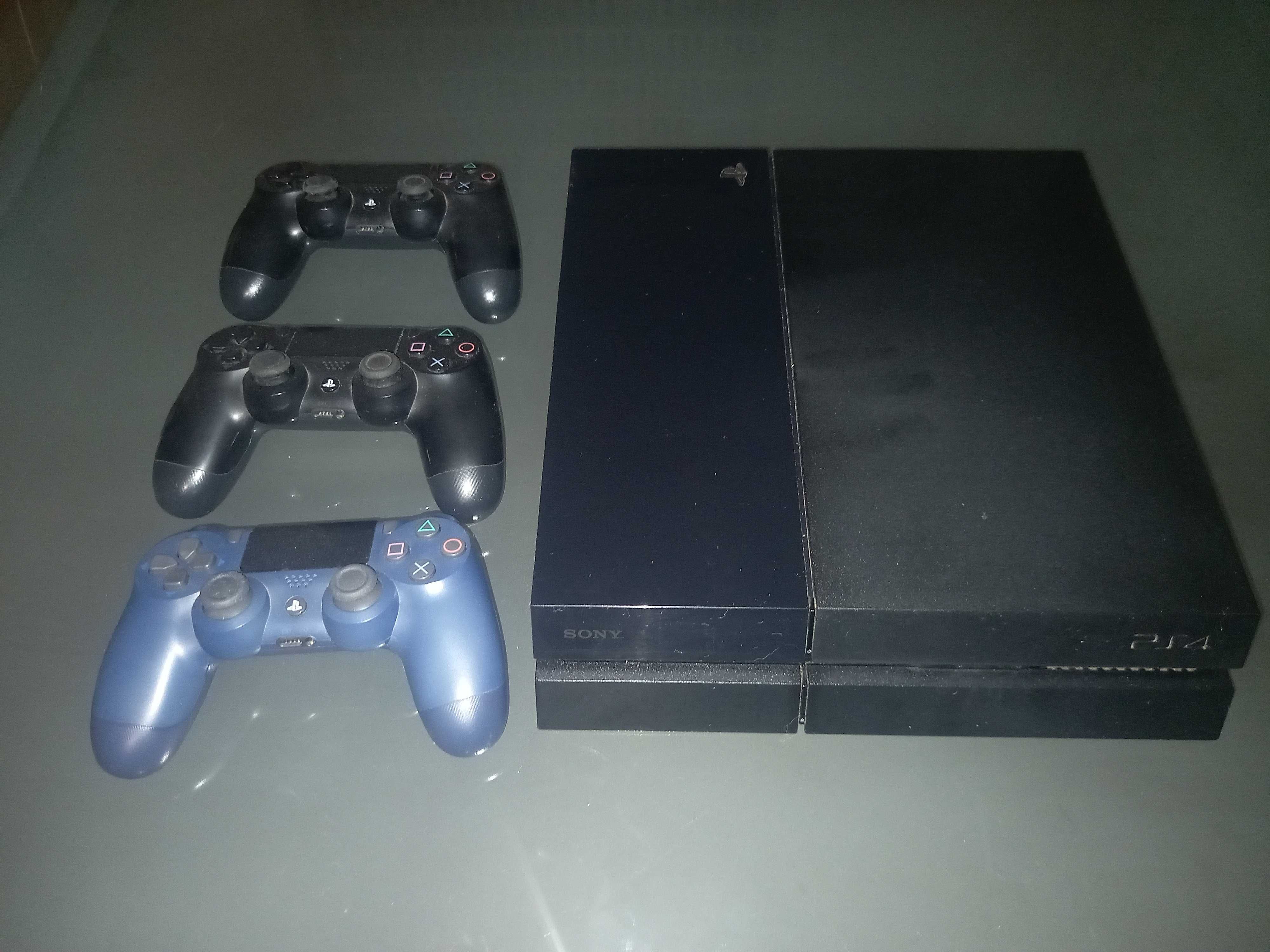 Consola PS4 + 3 comandos + 7 jogos