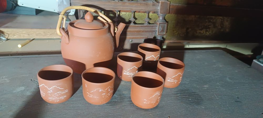 Conjunto de chá em barro