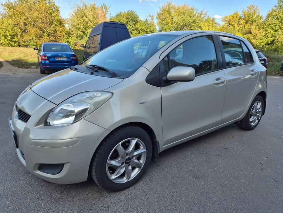 Toyota Yaris 1.3 Benz 100 KM Salon Polska Serwis ASO Niski przebieg