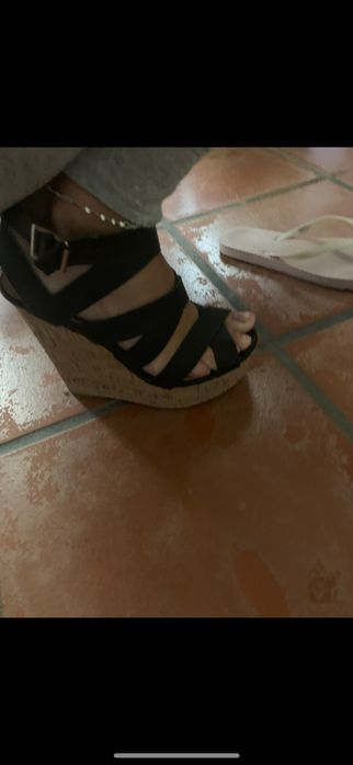 Sapatos e sandalias em bom estado