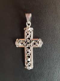 Crucifixo de prata e zircônias