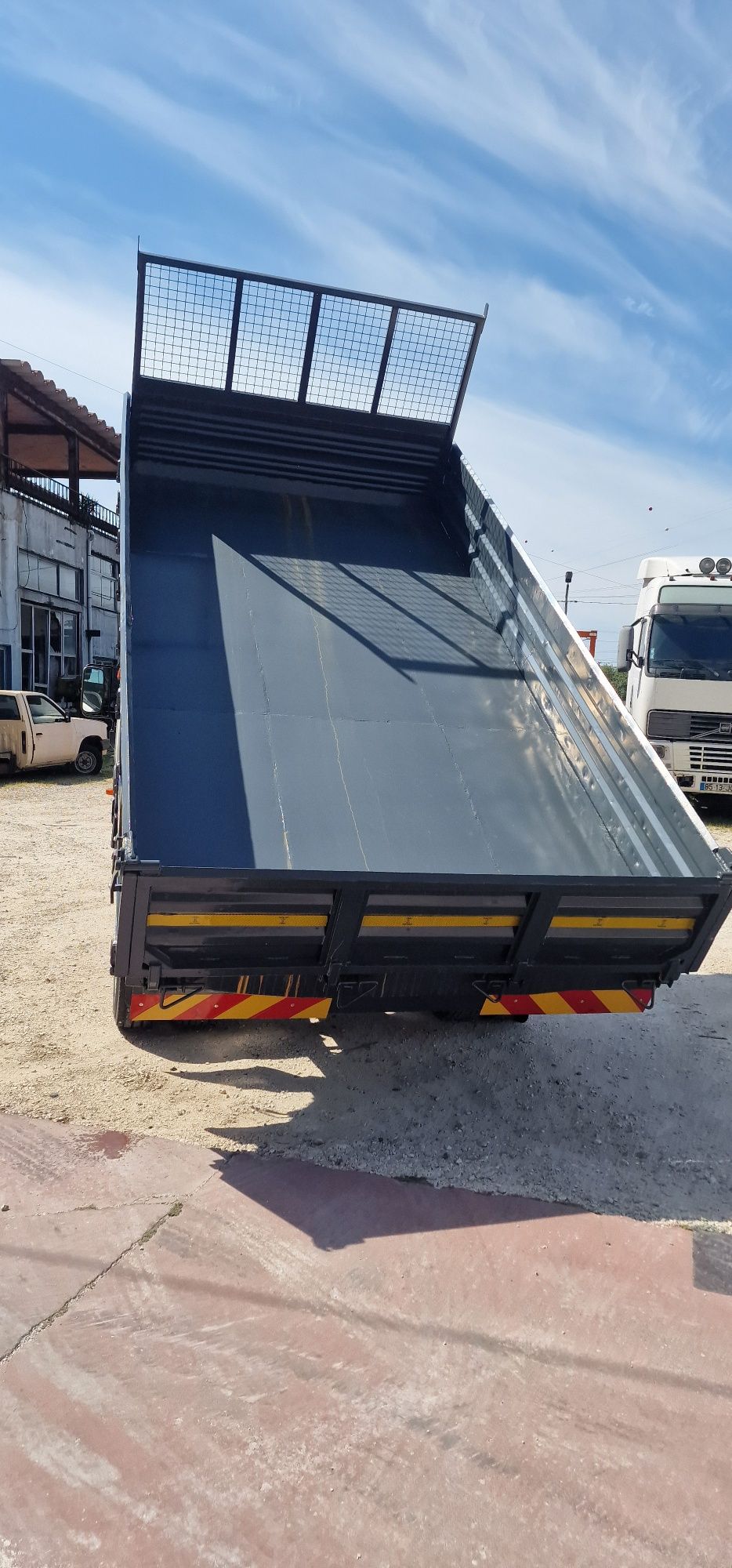 Mitsubishi Canter 659 HD basculante tri lateral