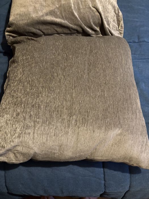 Duas grandes almofadas Leroy Merlin