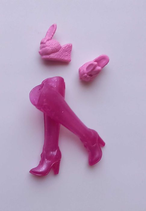 Zestaw kolekcjonerskich bucików retro dla lalki Barbie