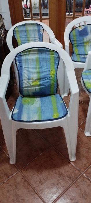 Cadeiras de jardim  4, com  almofada de encosto