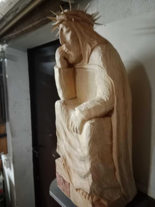 Rzeźbą w  drewnie lipowym