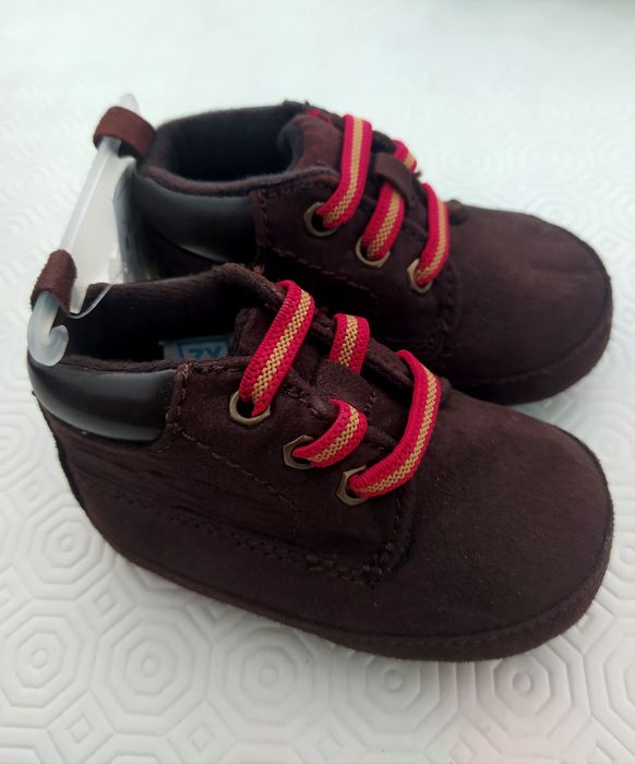 Bota/sapato bebé NOVO