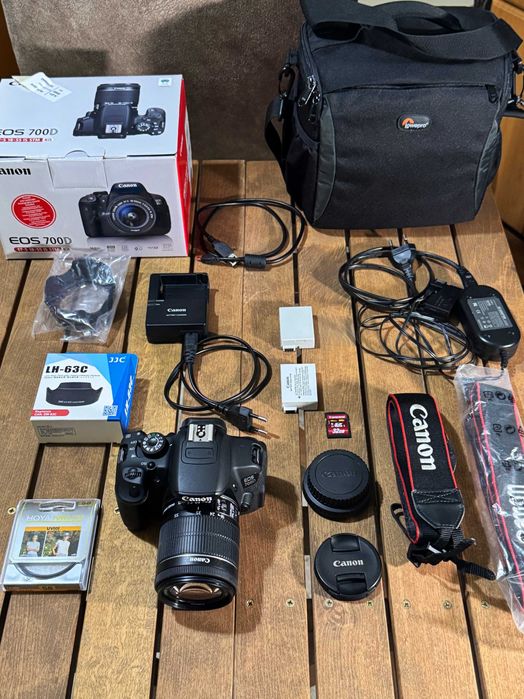 Canon EOS 700D + EF-S 18-55 IS STM Kit + супер комплект аксесуарів