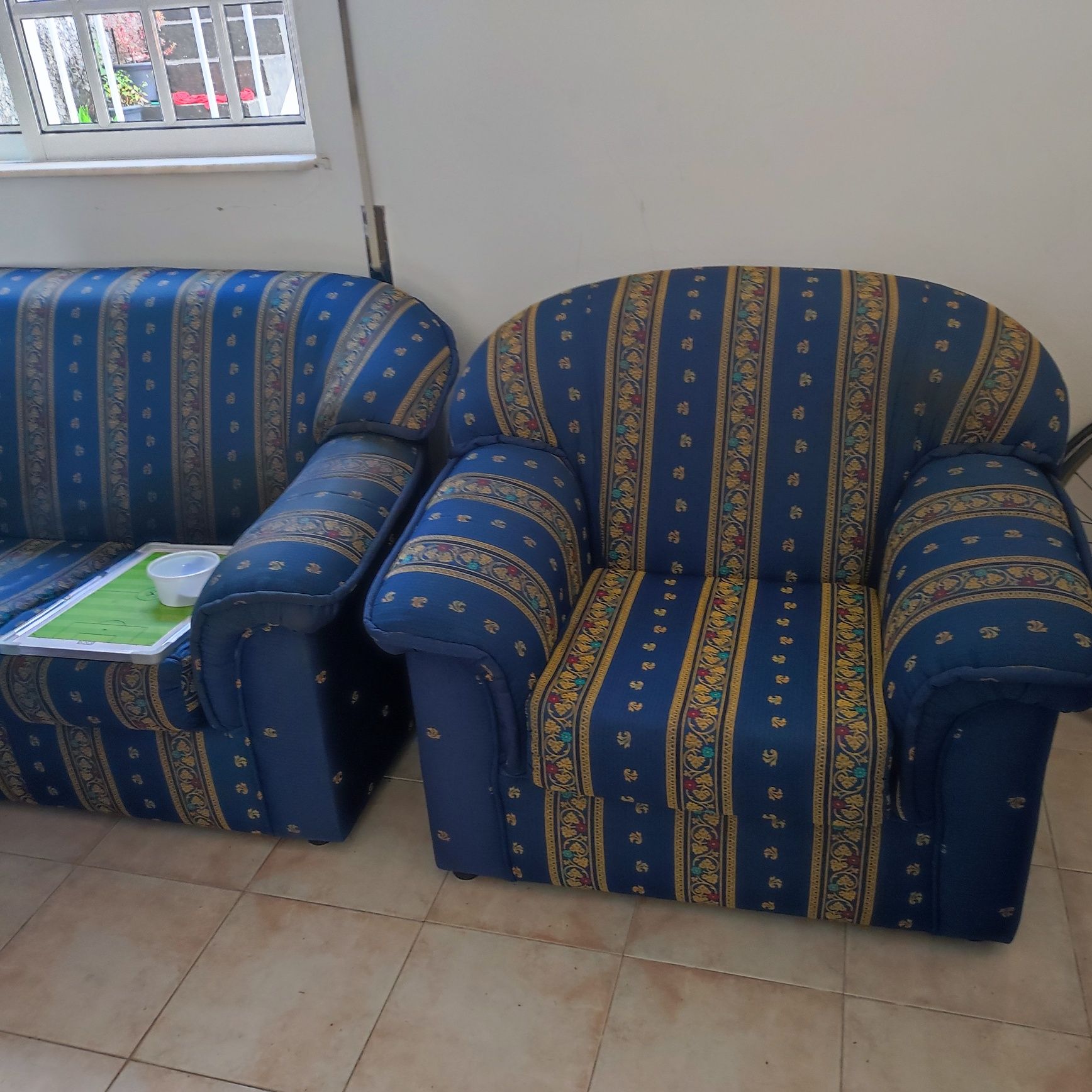 Conjunto de dois sofás