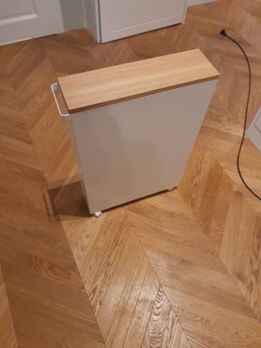 Szafka na chemię w łazience. Yamazaki.