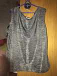 T-shirt cinzenta manga cava