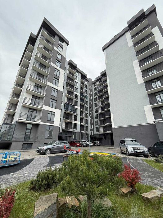 Велика 1 кімнатна квартира у новобудові