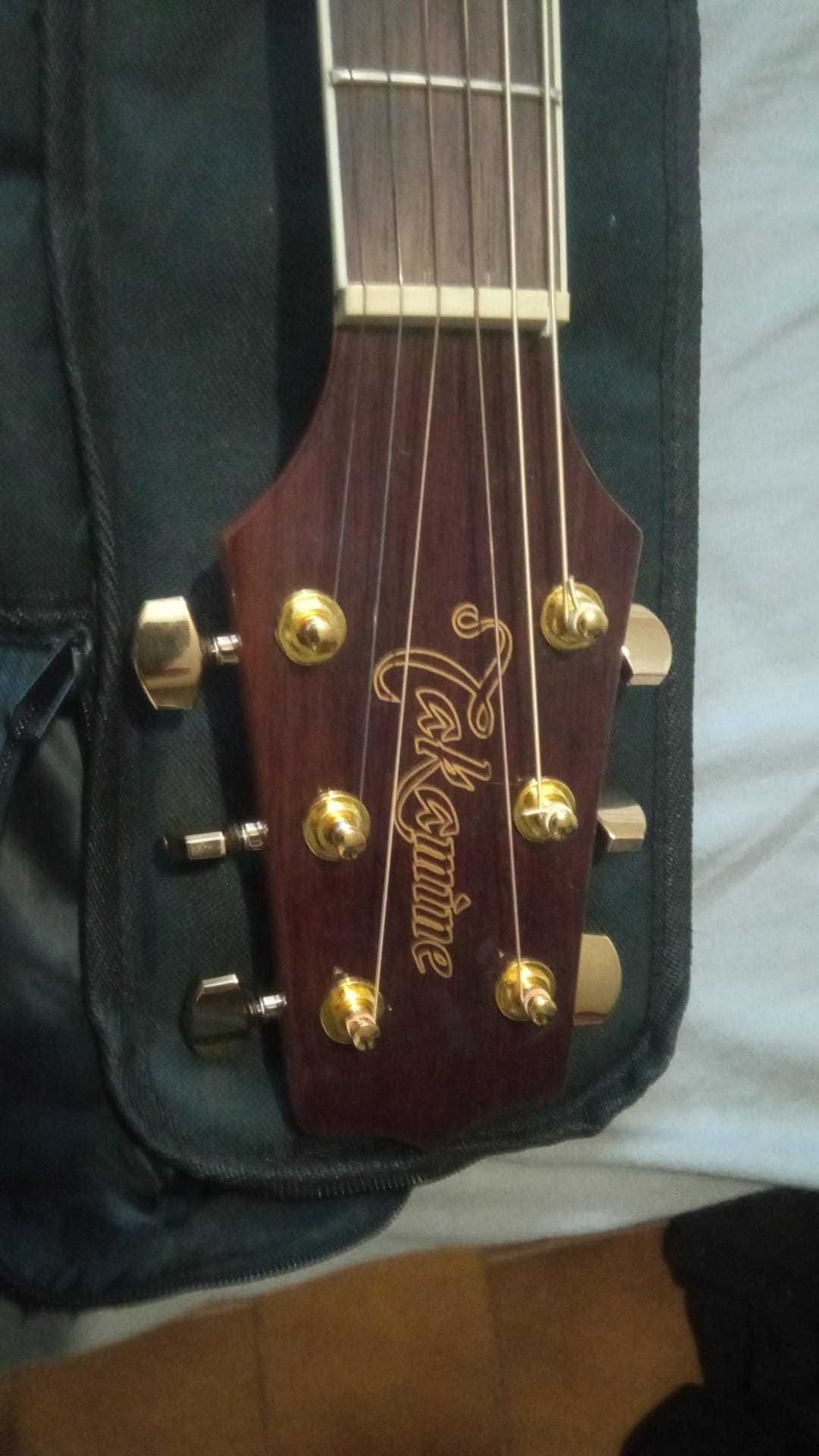 Se vende guitarra TAKAMINE, só pelo natal, o melhor presente