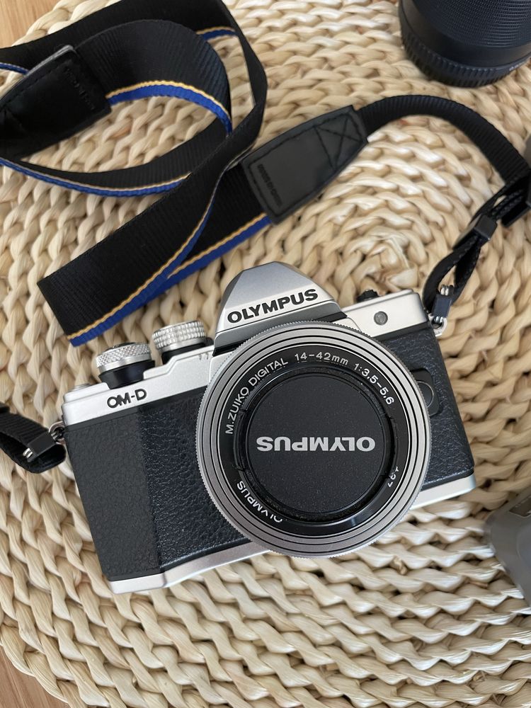 Olympus OM-D E-M10 Mark II (14 -42 mm EZ, 40-150 mm R)