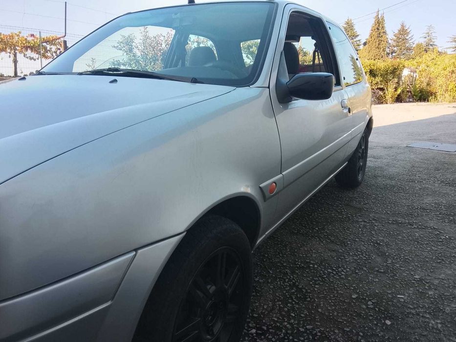 Vende se Ford fiesta