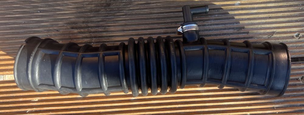 Rura Przewód dolot Nowy Filtra Nissan Juke 1.6  benzyna od 2007-