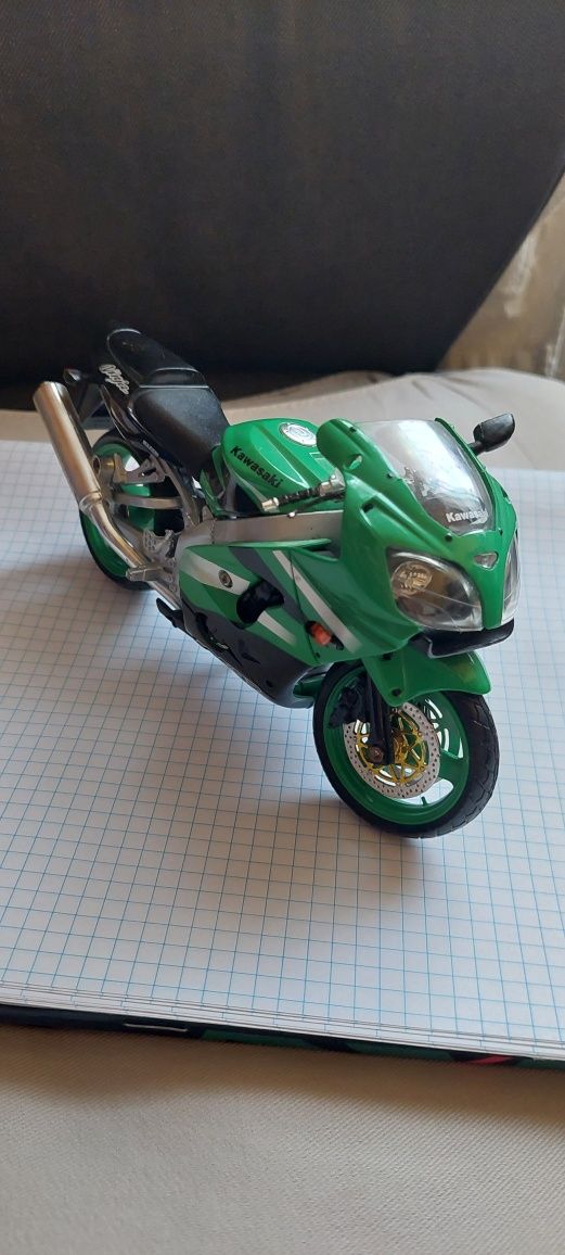 Model kolekcjonerski Kawasaki ZX-9R