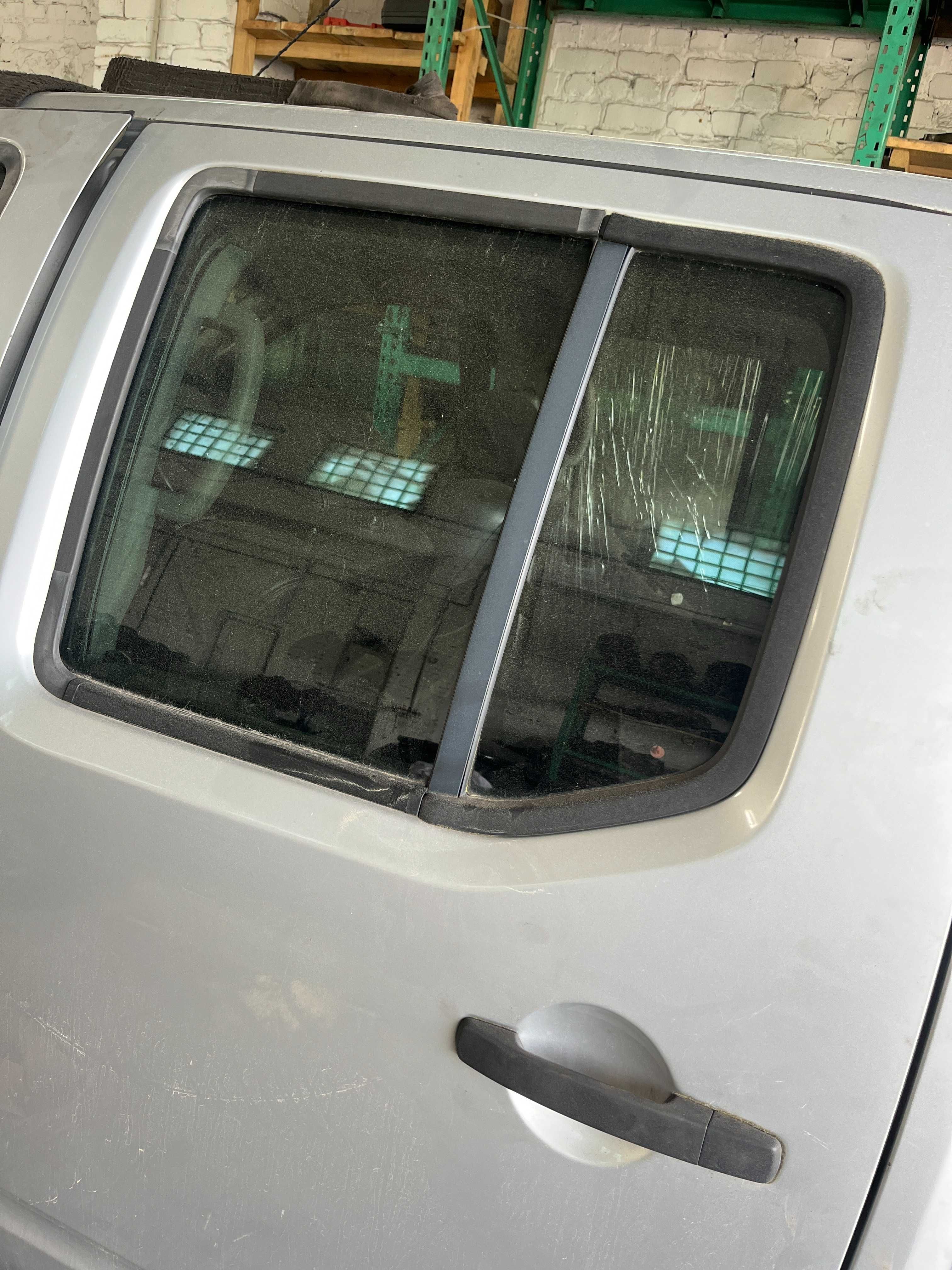 Двері дверь дверка Передня Задня Nissan Navara D40 Pathfinder R51
