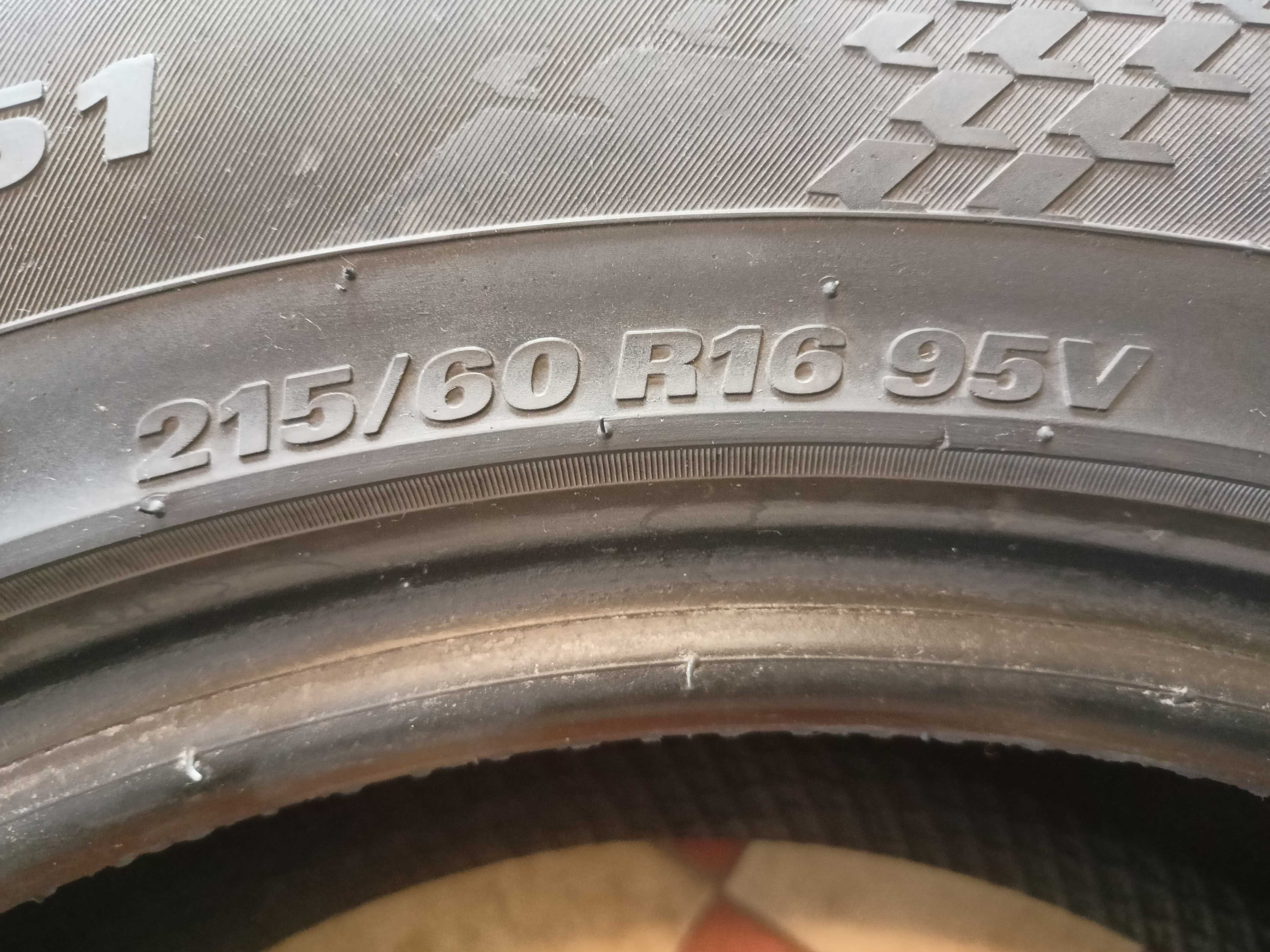 Kumho Ecsta HS51 215/60R16 95V