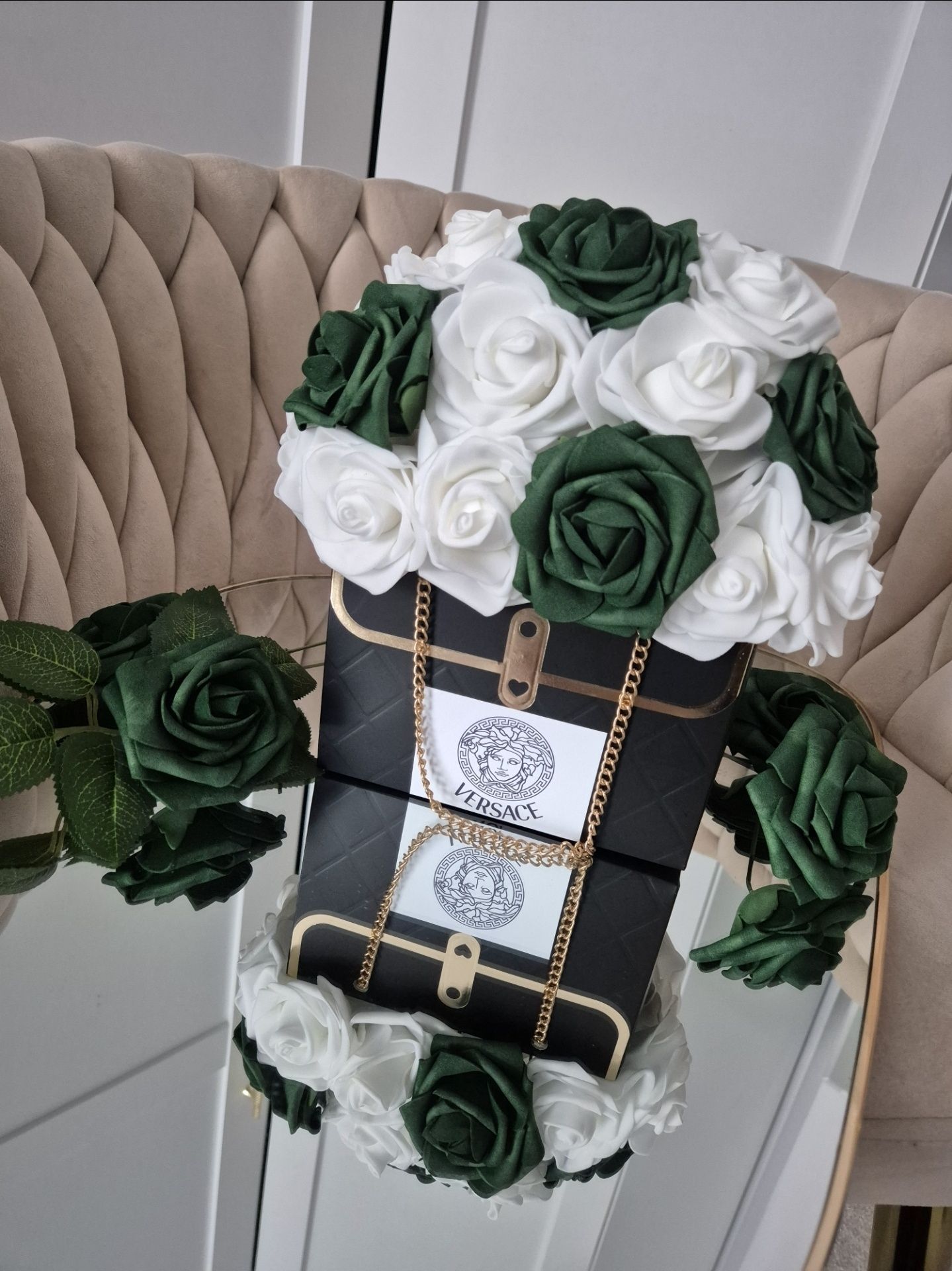Flower box chanel versace  róże piankowe pudełko kwiatów glamour