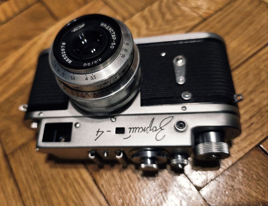 Zabytkowy aparat Zorki 4