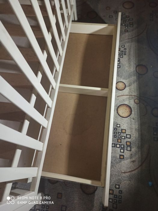 Продам кроватку 4 уровневую, с ящиками для белья, одежды. Цена 1500гр.