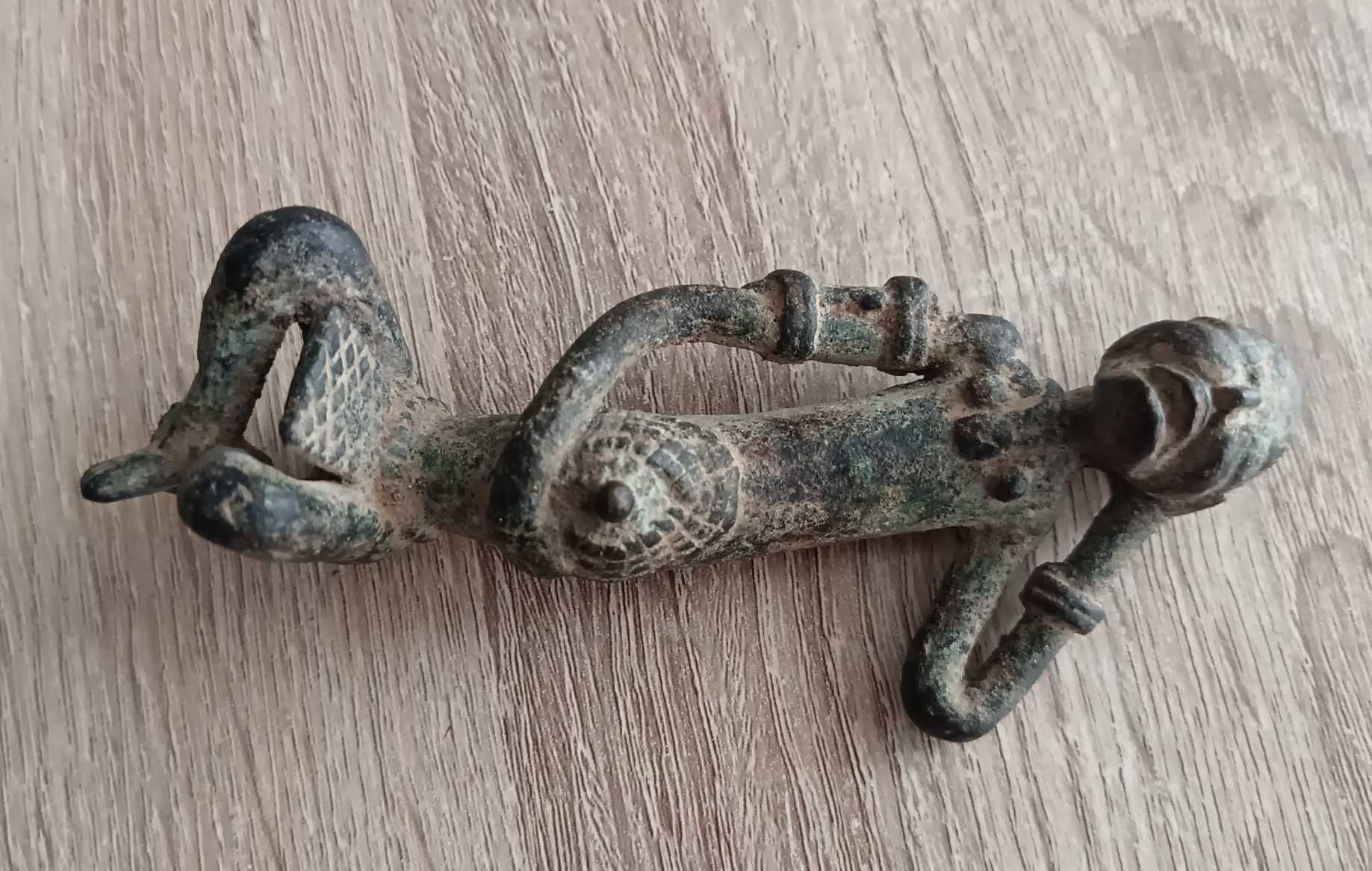 Figura de bronze Dogon (Guerreiro em descanso)