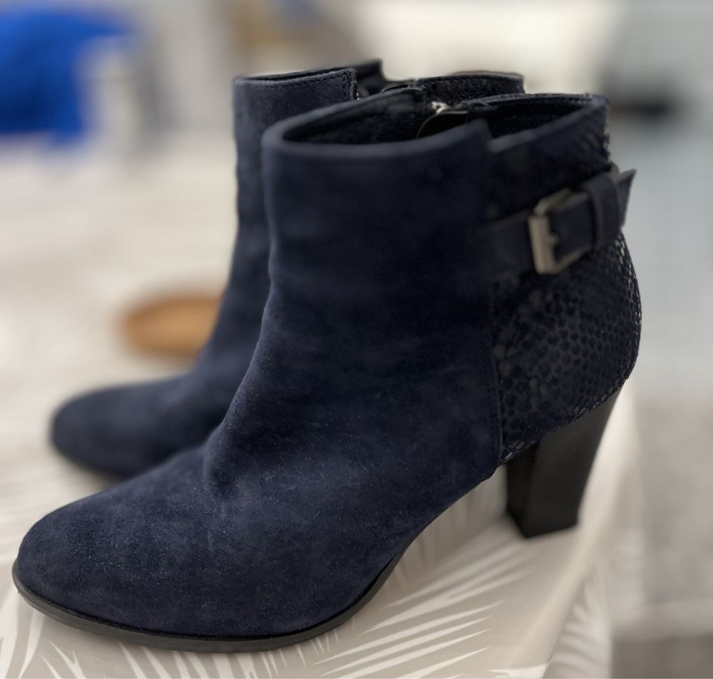 Buty damskie Botki Lasocki zamszowe granatowe rozmiar 39