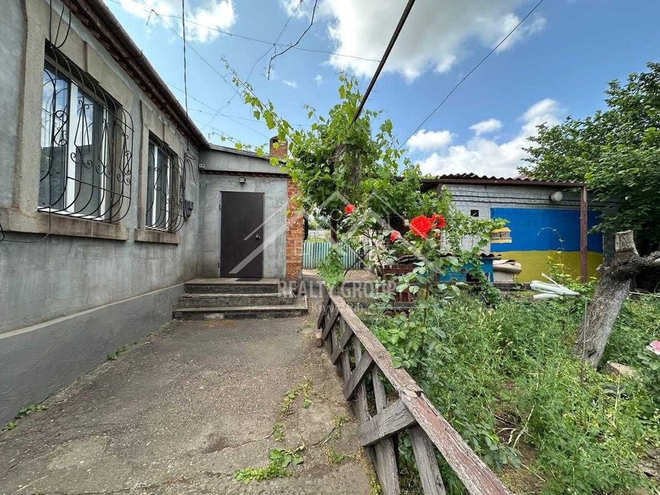 Продаж будинку з гаражем в Металургійному районі