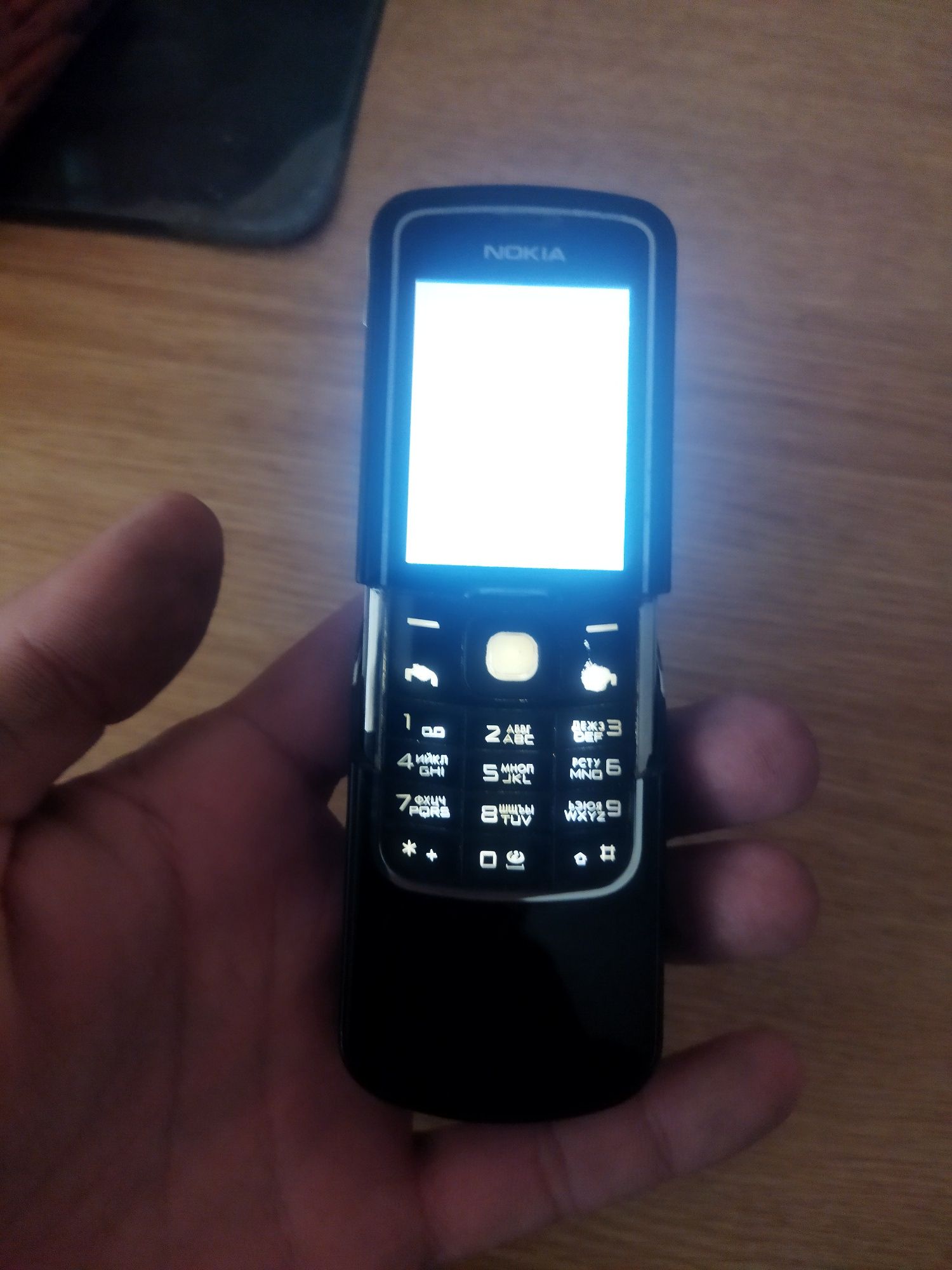 Телефон Nokia 8600 luna